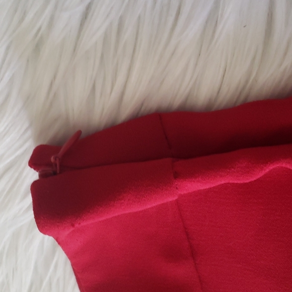 Red Scallop shorts medium - Picture 3 of 5